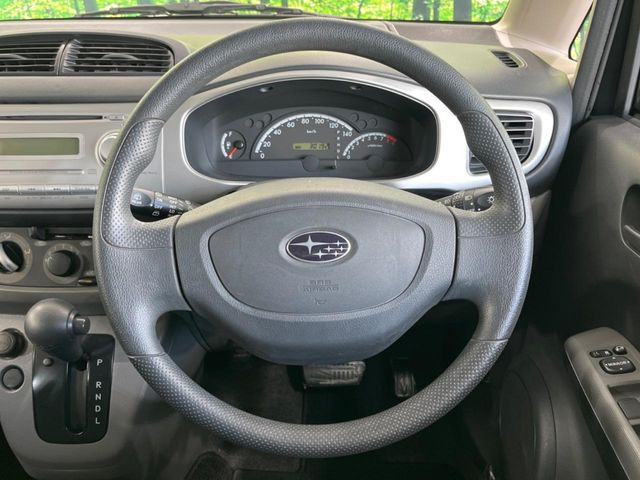 �C���e���A�ɍ��킹���f�U�C���̃X�e�A�����O�́A�^�]�������̂��Ƃ��l���A�^�]���₷���`��A�傫���ł��B�����x�A���ۂɐG���Ă��m���߂��������B