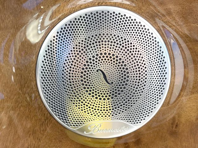 ��Burmester�T���E���h�V�X�e��:�n�C�G���h�I�[�f�B�I��僁�[�J�[����|����Ԑ�p�̃v���~�A���X�s�[�J�[�𑕔��B�����̃X�s�[�J�[����A���̗������܂ŕ����鍂�i���ȉ��y�����y���݂��������܂��B