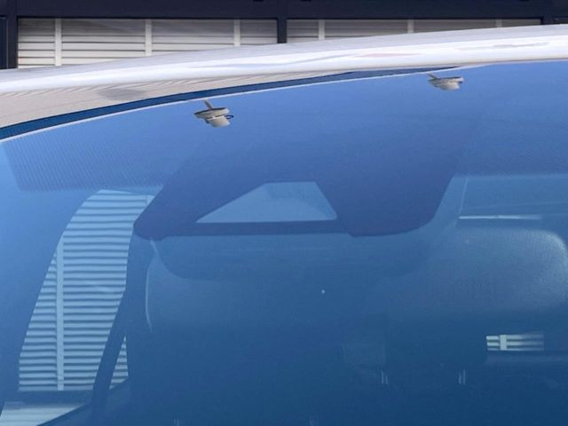 �y�g���^�Z�[�t�e�B�Z���X�z���s���ɑO���̎ԗ�����F�����A�Փ˂������Ȏ��͌x��ƃu���[�L�ŏՓˉ���Ɣ�Q�y�����A�V�X�g�B�����S�Ƀh���C�u�����y���݂��������܂��B