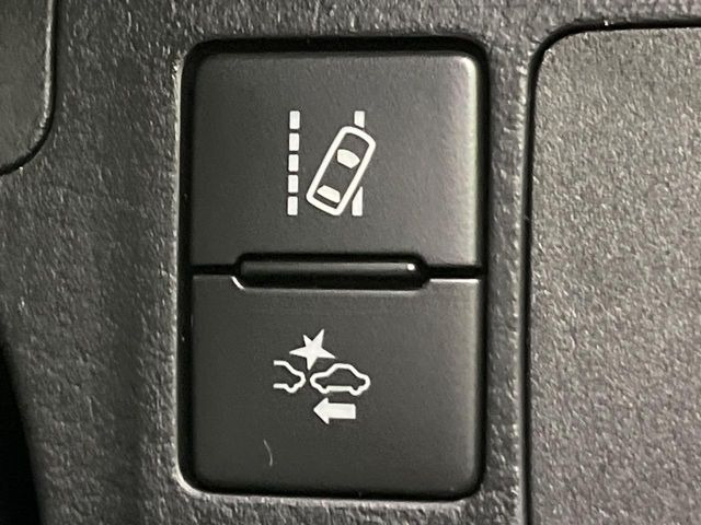 �y�g���^�Z�[�t�e�B�Z���X�z���s���ɑO���̎ԗ�����F�����A�Փ˂������Ȏ��͌x��ƃu���[�L�ŏՓˉ���Ɣ�Q�y�����A�V�X�g�B�����S�Ƀh���C�u�����y���݂��������܂��B