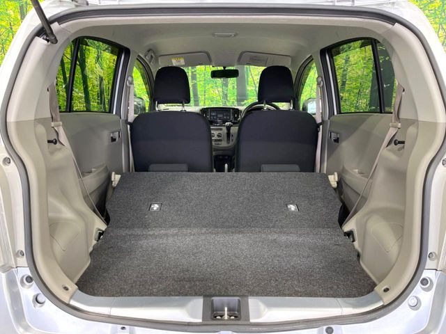 ���i�̂���������ʋ΁A���}���ɏ\���ȉ׎��X�y�[�X���m�ۂ��Ă���܂��B�Z�J���h�V�[�g��|���ƁA�傫�ȉו��̐ύڂ��\�ł���