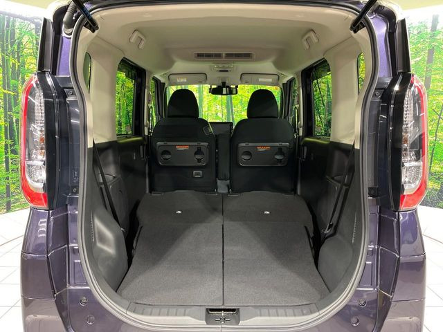 ���i�̂���������ʋ΁A���}���ɏ\���ȉ׎��X�y�[�X���m�ۂ��Ă���܂��B�Z�J���h�V�[�g��|���ƁA�傫�ȉו��̐ύڂ��\�ł���