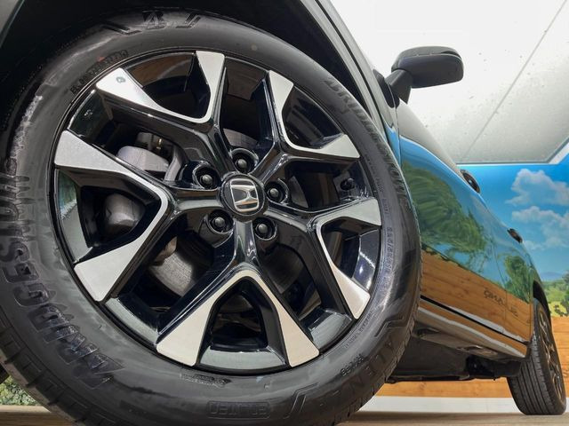 �y����18�C���`�A���~�z�C�[���z�O�ςɃ}�b�`���������A���~�z�C�[���𑕒����Ă���܂��B�e��ЊO�A���~�z�C�[����A�X�^�b�h���X�^�C�����戵�����Ă���܂��B���񂲑��k����������