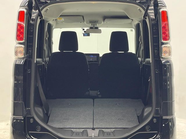 ���i�̂���������ʋ΁A���}���ɏ\���ȉ׎��X�y�[�X���m�ۂ��Ă���܂��B�Z�J���h�V�[�g��|���ƁA�傫�ȉו��̐ύڂ��\�ł���