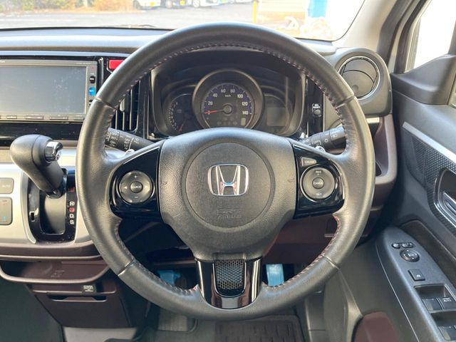 �y�����v�����X�e�A�����O�z�㎿�Ȋv���g�p���邱�ƂŁA��ɂ����������݂ƂĂ��^�]���₷���n���h���ł���