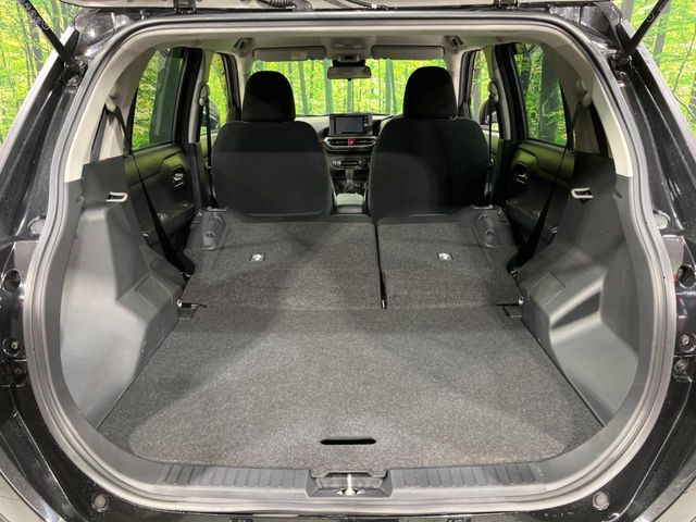 ���i�̂���������ʋ΁A���}���ɏ\���ȉ׎��X�y�[�X���m�ۂ��Ă���܂��B�Z�J���h�V�[�g��|���ƁA�傫�ȉו��̐ύڂ��\�ł���