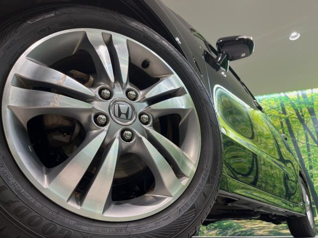 �y�����A���~�z�C�[���z�O�ςɃ}�b�`���������A���~�z�C�[���𑕒����Ă���܂��B�e��ЊO�A���~�z�C�[����A�X�^�b�h���X�^�C�����戵�����Ă���܂��B���񂲑��k����������