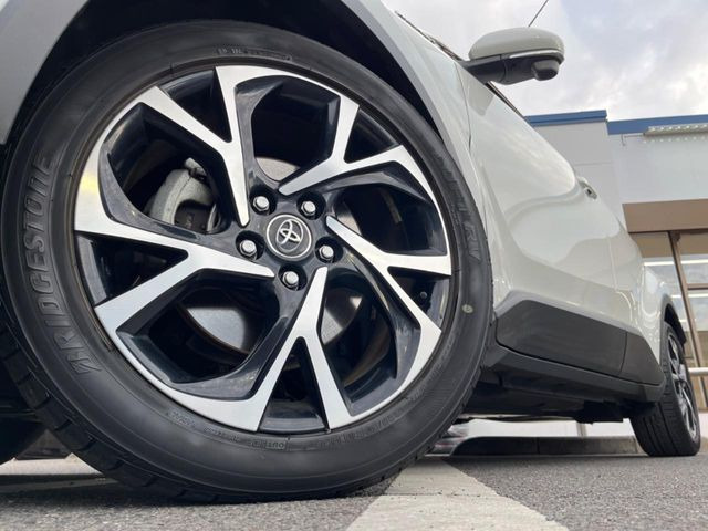 �y����18�C���`�A���~�z�C�[���z�O�ςɃ}�b�`���������A���~�z�C�[���𑕒����Ă���܂��B�e��ЊO�A���~�z�C�[����A�X�^�b�h���X�^�C�����戵�����Ă���܂��B���񂲑��k����������