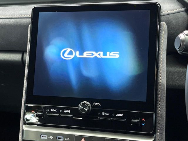 �y9.8�C���` �f�B�X�v���C�I�[�f�B�I�z���ʂ̃f�B�X�v���C��AppleCarPlay��AndroidAuto�����p�\�B�傫�ȉ�ʂŃX�}�z�i�r�A�v���������p���������܂���