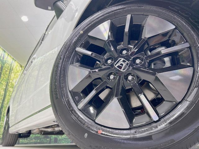 【純正16インチアルミホイール】外観にマッチした純正アルミホイールを装着しております。各種社外アルミホイールや、スタッドレスタイヤも取扱いしております。是非ご相談ください♪