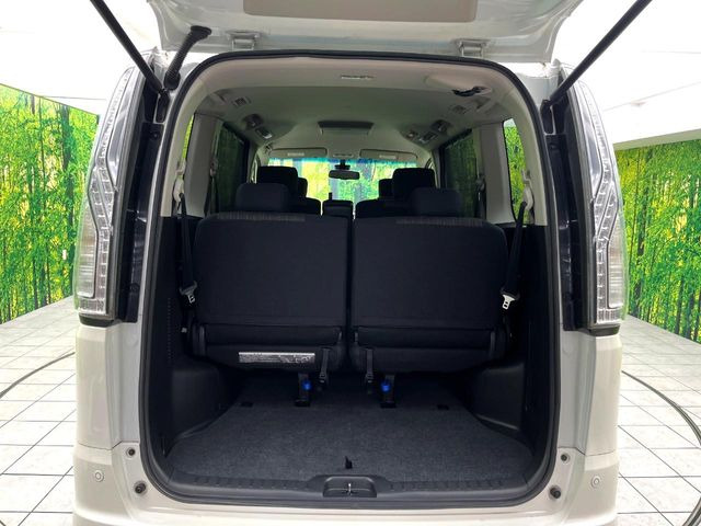 ���i�̂���������ʋ΁A���}���ɏ\���ȉ׎��X�y�[�X���m�ۂ��Ă���܂��B�Z�J���h�V�[�g��|���ƁA�傫�ȉו��̐ύڂ��\�ł���