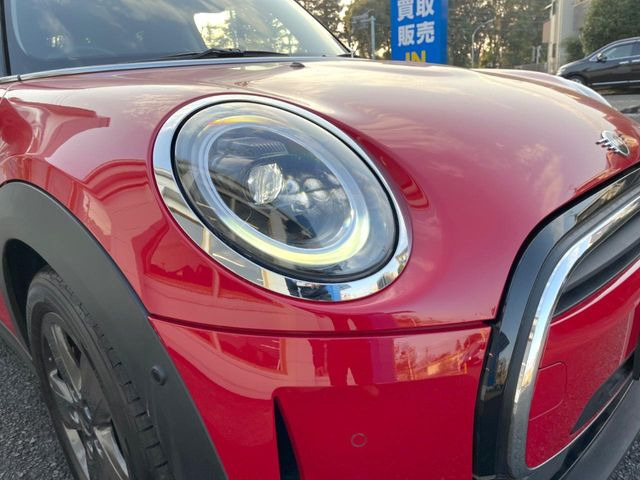 �yLED�w�b�h���C�g�z���V����ԑ��s�����ǍD�Ȏ��E���m�ۂ����S���ĉ^�]�ł��鍂�P�xLED�w�b�h���C�g�𑕔�!�_�����x�������A����d�͂��}�����Ă��܂��B