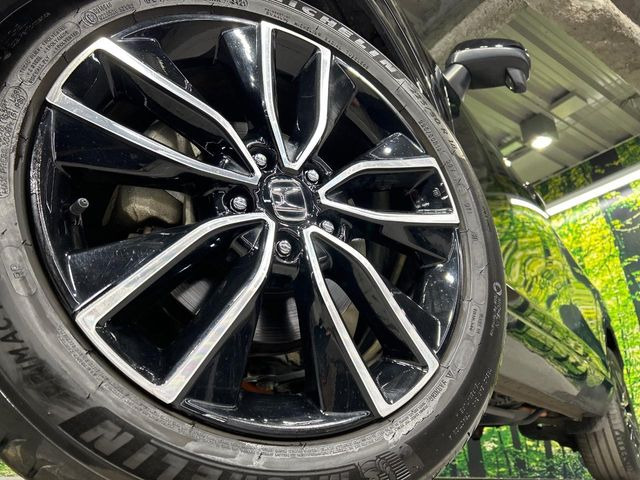 �y����18�C���`�A���~�z�C�[���z�O�ςɃ}�b�`���������A���~�z�C�[���𑕒����Ă���܂��B�e��ЊO�A���~�z�C�[����A�X�^�b�h���X�^�C�����戵�����Ă���܂��B���񂲑��k����������