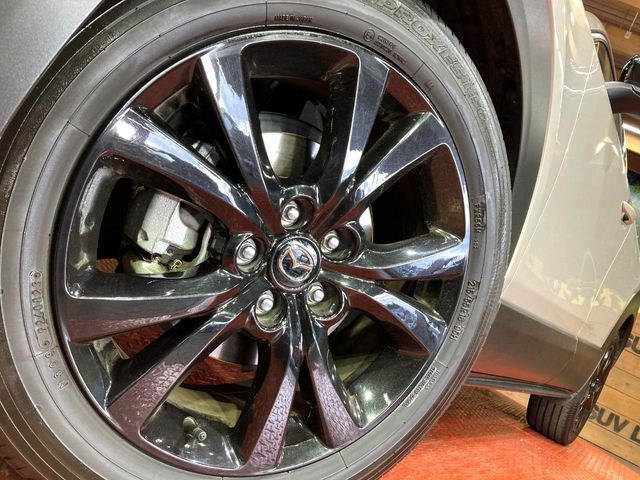 �y����18�C���`�A���~�z�C�[���z�O�ςɃ}�b�`���������A���~�z�C�[���𑕒����Ă���܂��B�e��ЊO�A���~�z�C�[����A�X�^�b�h���X�^�C�����戵�����Ă���܂��B���񂲑��k����������