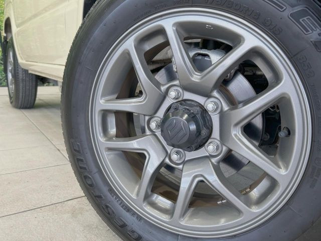 �y����16�C���`�A���~�z�C�[���z�O�ςɃ}�b�`���������A���~�z�C�[���𑕒����Ă���܂��B�e��ЊO�A���~�z�C�[����A�X�^�b�h���X�^�C�����戵�����Ă���܂��B���񂲑��k����������