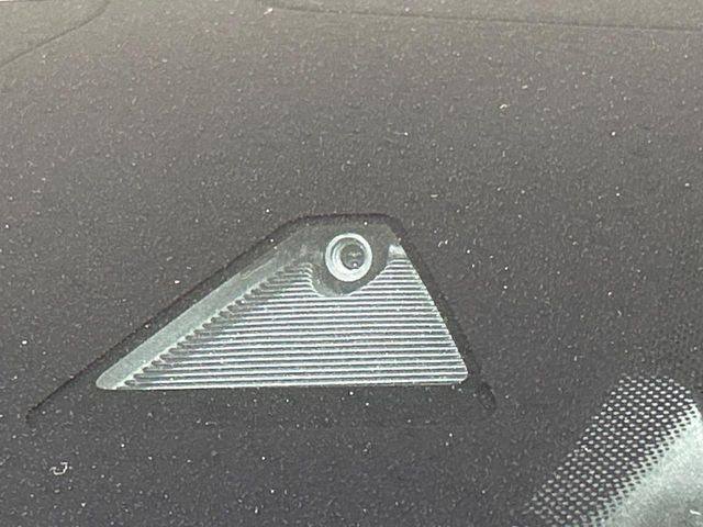 �y�X�}�[�g�u���[�L�T�|�[�g�z���s���ɑO���̎ԗ�����F�����A�Փ˂������Ȏ��͌x��ƃu���[�L�ŏՓˉ���Ɣ�Q�y�����A�V�X�g�B�����S�Ƀh���C�u�����y���݂��������܂��B