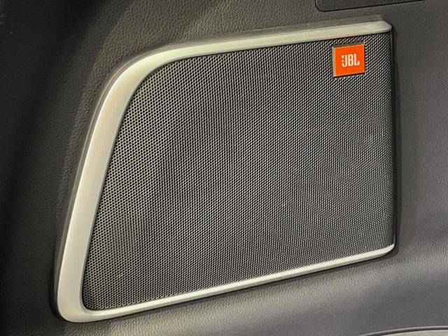 �yJBL�T�E���h�V�X�e���z���[�J�[�I�v�V�����̍��i�ʃT�E���h�V�X�e���𓋍ځB��p�̃`���[�j���O���{���ꂽ�召�l�X�ȃX�s�[�J�[����ǎ��ȃT�E���h���t�ł��A�Տꊴ���ӂ�鉹����Ԃ����o���܂��B