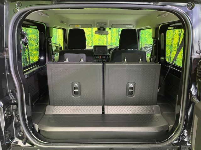 ���i�̂���������ʋ΁A���}���ɏ\���ȉ׎��X�y�[�X���m�ۂ��Ă���܂��B�Z�J���h�V�[�g��|���ƁA�傫�ȉו��̐ύڂ��\�ł���