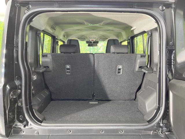 ���i�̂���������ʋ΁A���}���ɏ\���ȉ׎��X�y�[�X���m�ۂ��Ă���܂��B�Z�J���h�V�[�g��|���ƁA�傫�ȉו��̐ύڂ��\�ł���