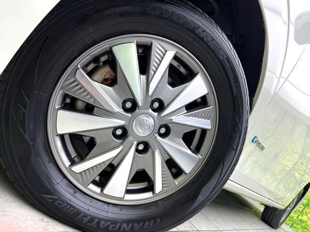 �y����15�C���`�A���~�z�C�[���z�O�ςɃ}�b�`���������A���~�z�C�[���𑕒����Ă���܂��B�e��ЊO�A���~�z�C�[����A�X�^�b�h���X�^�C�����戵�����Ă���܂��B���񂲑��k����������