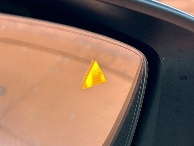 �y�u���C���h�X�|�b�g���j�^�����O�z���s���A�h�A�~���[�̎��p�ɂȂ�₷���ӏ��Ɍ㑱�Ԃ��ڋ߂���ƃT�C�h�~���[�t�߂Ɍx����\���A�h���C�o�[�ɒ��ӊ��N�����Ă���܂��B