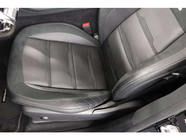 612�n�͂�V8�c�C���^�[�{�����ވ� �|�I�����͂́ASUV�ł��邱�Ƃ�Y�ꂳ���鐦�܂������͂ł��B