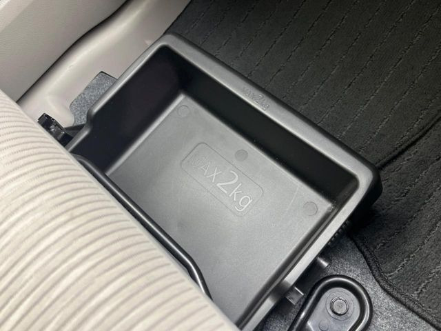 �y�V�[�g�A���_�[�{�b�N�X�z�V�[�g�̉��ɑ�e�ʂ̎��[�X�y�[�X��������Ă���A�C���ԃO�b�Y�ȂǁA�O���猩��ꂽ���Ȃ����̂�����������[�ł��ĕ֗�!