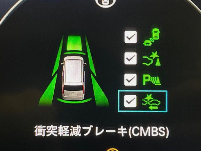 �y�z���_�Z���V���O�z���s���ɑO���̎ԗ�����F�����A�Փ˂������Ȏ��͌x��ƃu���[�L�ŏՓˉ���Ɣ�Q�y�����A�V�X�g�B�����S�Ƀh���C�u�����y���݂��������܂��B