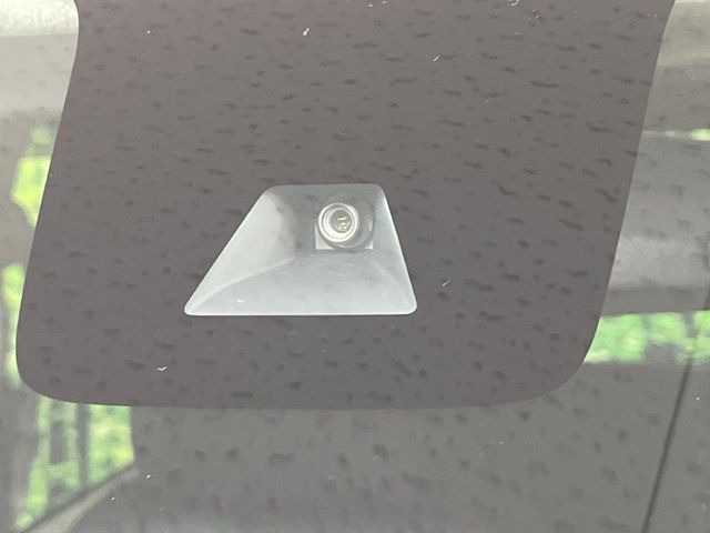 �y�C���e���W�F���g�G�}�[�W�F���V�[�u���[�L�z�t�����g�J�����őO���̎ԗ�����s�҂����m�B�Փ˂������Ȏ��͏Փ˔�Q�y���u���[�L���쓮�A�Փˉ�����T�|�[�g�B�����S�Ƀh���C�u�����y���݂��������܂��B