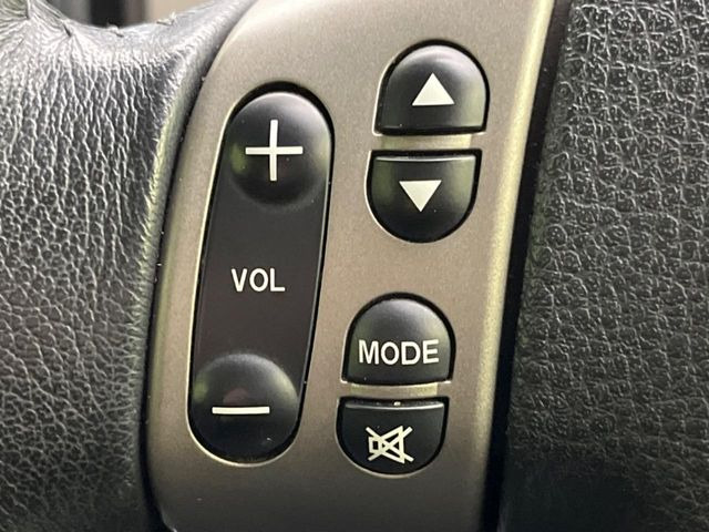 �y�X�e�A�����O�X�C�b�`�z�^�]���A�O������ڐ������炷���ƂȂ��A�I�[�f�B�I���̑��삪�\�ȕ֗��@�\!���S&���K�ȃh���C�u�����o���Ă���܂���