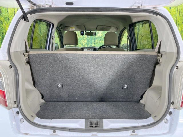 ���i�̂���������ʋ΁A���}���ɏ\���ȉ׎��X�y�[�X���m�ۂ��Ă���܂��B�Z�J���h�V�[�g��|���ƁA�傫�ȉו��̐ύڂ��\�ł���