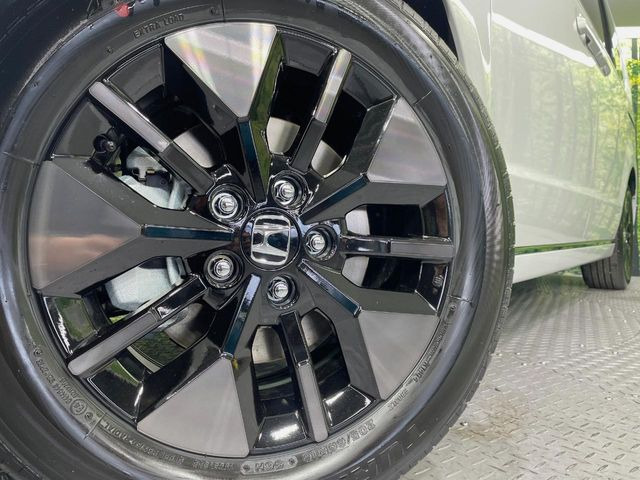 �y����16�C���`�A���~�z�C�[���z�O�ςɃ}�b�`���������A���~�z�C�[���𑕒����Ă���܂��B�e��ЊO�A���~�z�C�[����A�X�^�b�h���X�^�C�����戵�����Ă���܂��B���񂲑��k����������