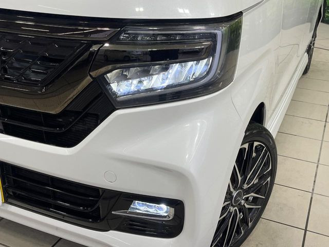 �yLED�w�b�h���C�g�z���V����ԑ��s�����ǍD�Ȏ��E���m�ۂ����S���ĉ^�]�ł��鍂�P�xLED�w�b�h���C�g�𑕔�!�_�����x�������A����d�͂��}�����Ă��܂��B