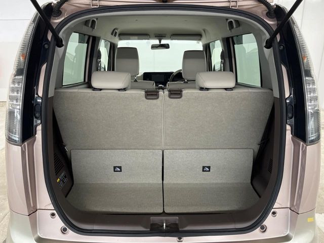 ���i�̂���������ʋ΁A���}���ɏ\���ȉ׎��X�y�[�X���m�ۂ��Ă���܂��B�Z�J���h�V�[�g��|���ƁA�傫�ȉו��̐ύڂ��\�ł���