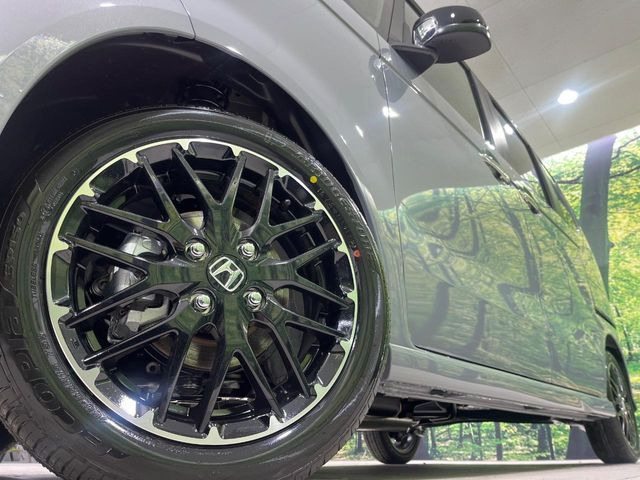 �y����15�C���`�A���~�z�C�[���z�O�ςɃ}�b�`���������A���~�z�C�[���𑕒����Ă���܂��B�e��ЊO�A���~�z�C�[����A�X�^�b�h���X�^�C�����戵�����Ă���܂��B���񂲑��k����������