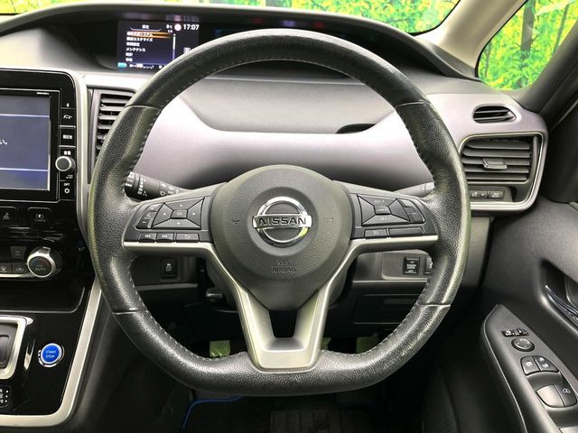 �y�����v�����X�e�A�����O�z�㎿�Ȋv���g�p���邱�ƂŁA��ɂ����������݂ƂĂ��^�]���₷���n���h���ł���