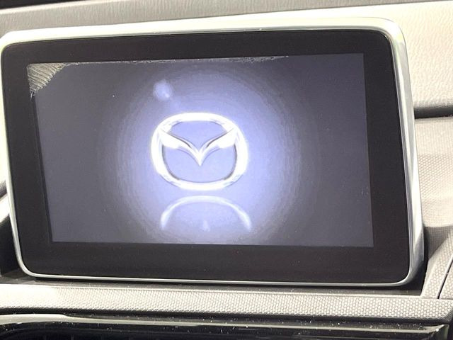 �y�}�c�_�R�l�N�g�z�ԓ��̕��͋C�Ƀ}�b�`������̌^�^�C�v�̃f�B�X�v���C�B�e����q�ݒ��Bluetooth�Đ����A�l�X�ȋ@�\���y���߂܂��B��pSD�J�[�h�̂��w���ŁA�i�r�@�\���g�p�o���܂��B