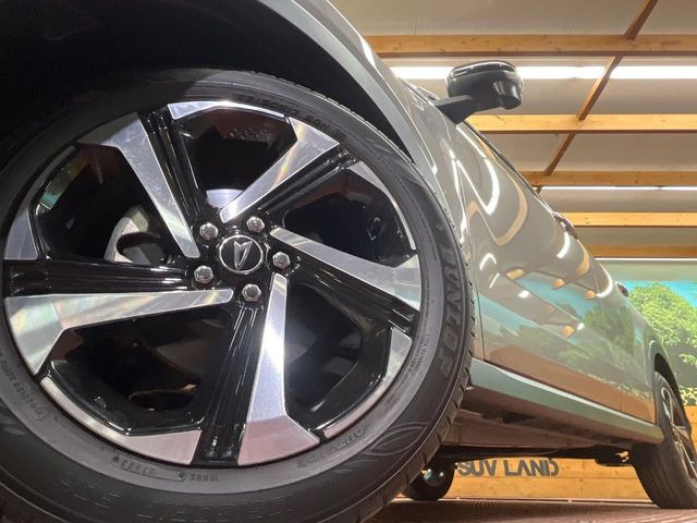 �y�O���[�h��p����17�C���`�A���~�z�C�[���z�f�U�C�����̍��������A���~�z�C�[���𑕒����Ă���܂��B�e��ЊO�A���~�z�C�[����A�X�^�b�h���X�^�C�����戵�����Ă���܂��B���񂲑��k����������