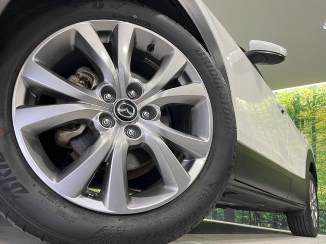 �y����18�C���`�A���~�z�C�[���z�O�ςɃ}�b�`���������A���~�z�C�[���𑕒����Ă���܂��B�e��ЊO�A���~�z�C�[����A�X�^�b�h���X�^�C�����戵�����Ă���܂��B���񂲑��k����������