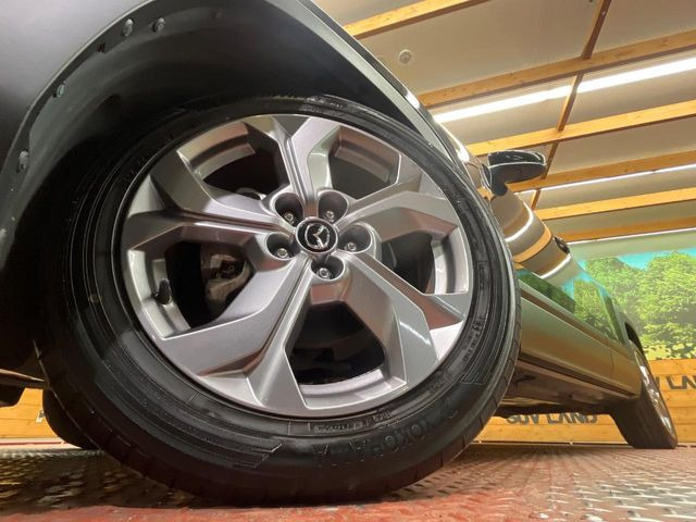 �y����18�C���`�A���~�z�C�[���z�O�ςɃ}�b�`���������A���~�z�C�[���𑕒����Ă���܂��B�e��ЊO�A���~�z�C�[����A�X�^�b�h���X�^�C�����戵�����Ă���܂��B���񂲑��k����������