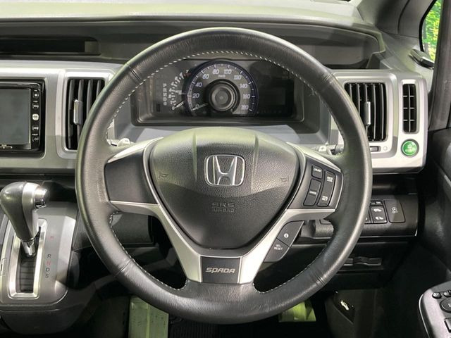 �y�����v�����X�e�A�����O�z�㎿�Ȋv���g�p���邱�ƂŁA��ɂ����������݂ƂĂ��^�]���₷���n���h���ł���