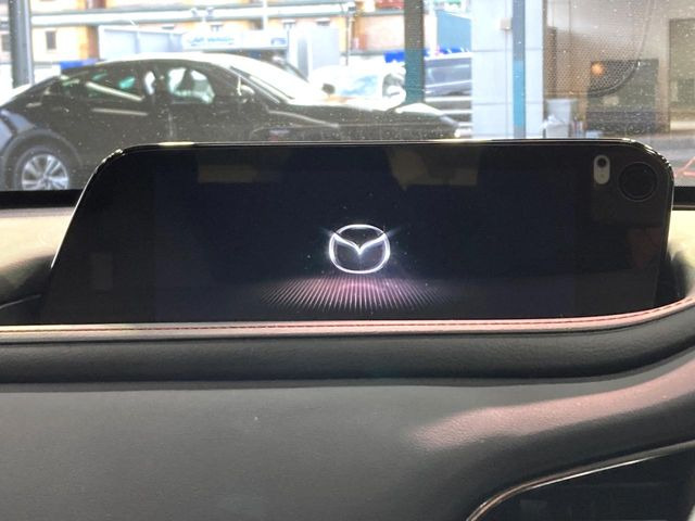 �y8.8�C���`�}�c�_�R�l�N�g�z�ԓ��̕��͋C�Ƀ}�b�`������^�̃f�B�X�v���C�B�X�}�z�ڑ��ł̃i�r�g�p��Bluetooth�Đ����A�l�X�ȋ@�\���y���߂܂��B�����I�ȃ_�C�������삪�\�ŁA�g��������ǍD�ł��B