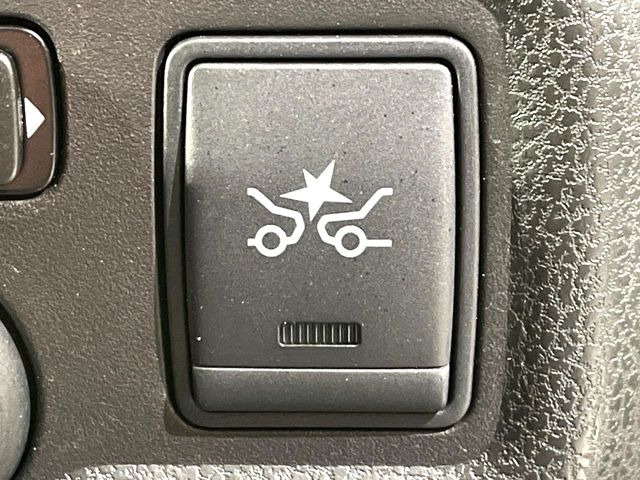 �y�G�}�[�W�F���V�[�u���[�L�z���s���ɑO���̎ԗ�����F�����A�Փ˂������Ȏ��͌x��ƃu���[�L�ŏՓˉ���Ɣ�Q�y�����A�V�X�g�B�����S�Ƀh���C�u�����y���݂��������܂��B