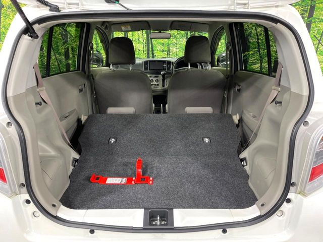 ���i�̂���������ʋ΁A���}���ɏ\���ȉ׎��X�y�[�X���m�ۂ��Ă���܂��B�Z�J���h�V�[�g��|���ƁA�傫�ȉו��̐ύڂ��\�ł���