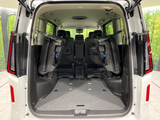 ���i�̂���������ʋ΁A���}���ɏ\���ȉ׎��X�y�[�X���m�ۂ��Ă���܂��B�Z�J���h�V�[�g��|���ƁA�傫�ȉו��̐ύڂ��\�ł���