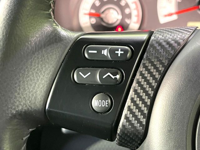 �y�X�e�A�����O�X�C�b�`�z�^�]���A�O������ڐ������炷���ƂȂ��A�I�[�f�B�I���̑��삪�\�ȕ֗��@�\!���S&���K�ȃh���C�u�����o���Ă���܂���