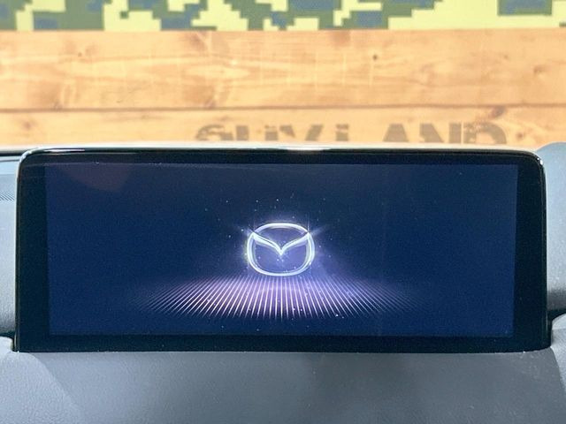 �y10.25�C���`�}�c�_�R�l�N�g�z�ԓ��̕��͋C�Ƀ}�b�`������^�f�B�X�v���C�B�X�}�z�ڑ��ł̃i�r�g�p��Bluetooth�Đ����A�l�X�ȋ@�\���y���߂܂��B�����I�ȃ_�C�������삪�\�ŁA�g��������ǍD�ł��B