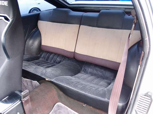 �l�C��3�h�A�n�b�`�o�b�N!�����p���_�̃g���m�t�F�C�X������!AE92���4AGE�G���W�����F�ς݂ƂȂ�AAE86MT�AAE111�t���C�z�C�[���ɕύX�ρBR134�G�A�R���������ς݂ƂȂ�܂�