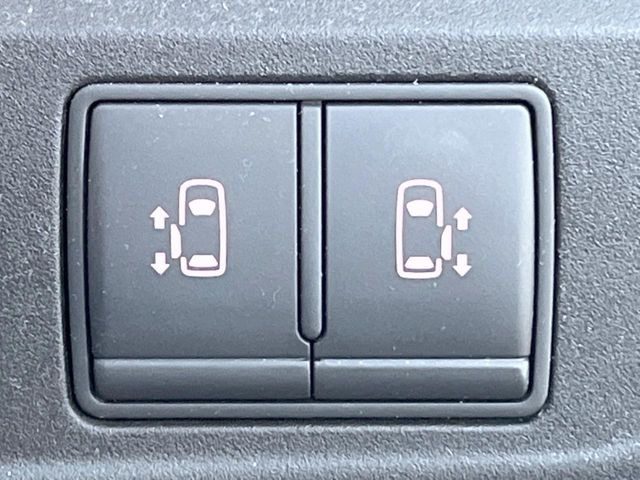 �y�����X���C�h�h�A�z���ԏ�ŗׂ̎ԂƂ̊Ԋu���������ɂ������A�X���C�h�h�A�Ȃ���S!�h�A�I�[�v������������炸�A�J�������L���̂ŏ��~�肪�Ƃ��Ă��ȒP�ł��B�傫�ȉו��̏o���������Ȃ���\��