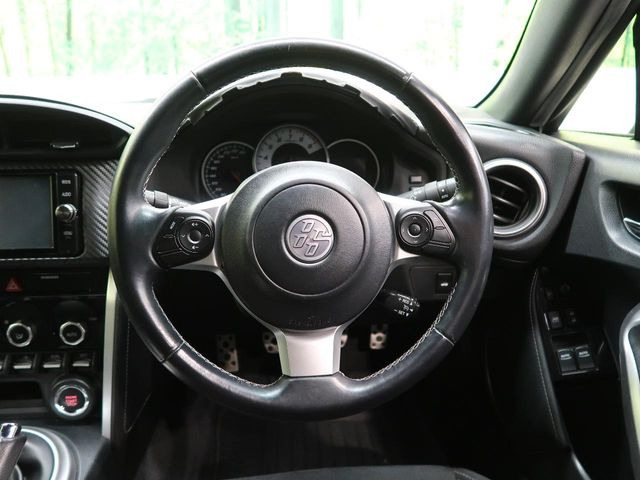 �y�����v�����X�e�A�����O�z�㎿�Ȋv���g�p���邱�ƂŁA��ɂ����������݂ƂĂ��^�]���₷���n���h���ł���